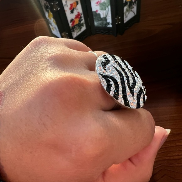 Swarov crystal black/white zebra ring - Picture 9 of 16